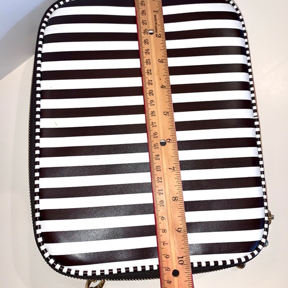 Crossbody purse with iPad case - Picture 8 of 10